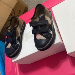 Burberry sneakers size 24